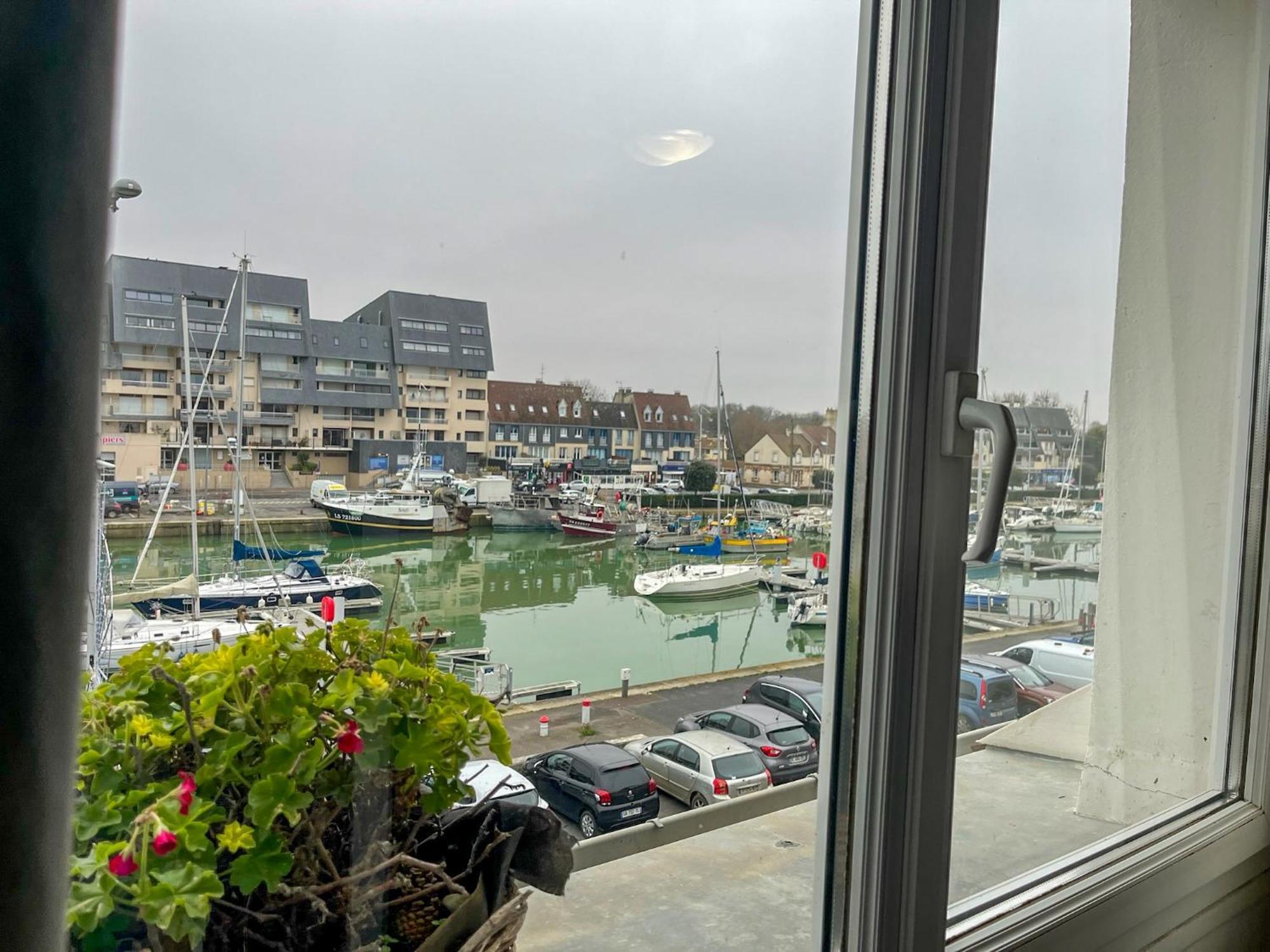 Au Ptit Mousse - Hotel Et Restaurant Courseulles-sur-Mer Exterior photo