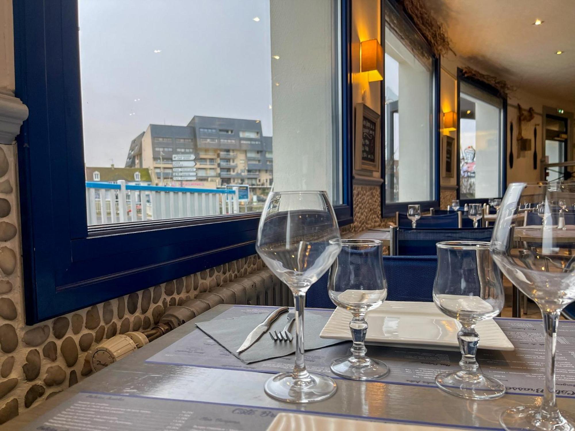 Au Ptit Mousse - Hotel Et Restaurant Courseulles-sur-Mer Exterior photo